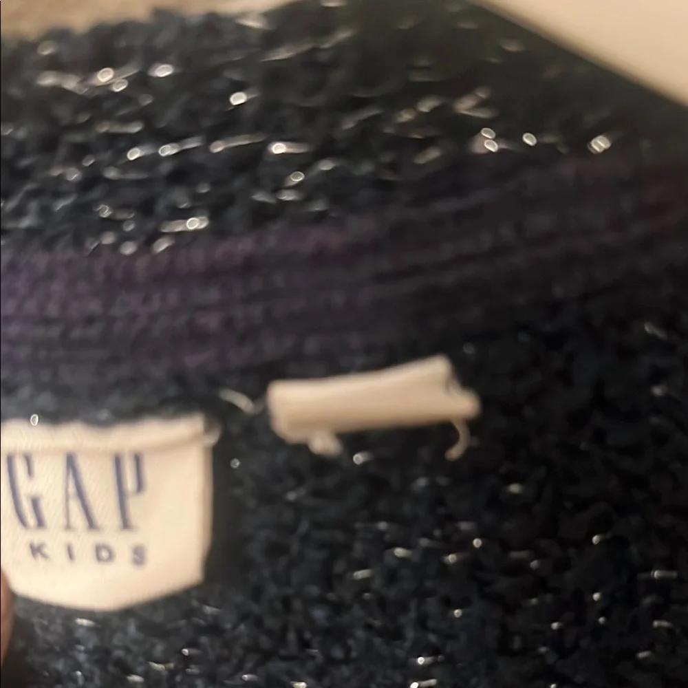GAP Black Cropped V-Neck Sweater